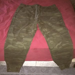 Camouflage Aeropostale Joggers